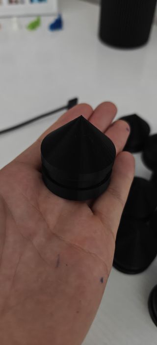 Pies hechos a medida para altavoces de cada marca