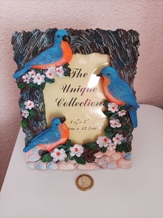 Marco de fotos decorado con pájaros