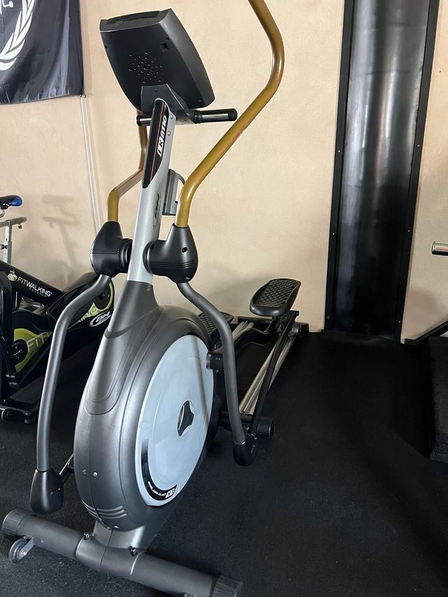 Elíptica BH Fitness LK8110 NEGOCIABLE O CAMBIO
