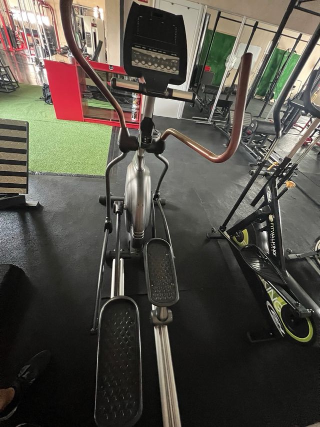 Elíptica BH Fitness LK8110 NEGOCIABLE O CAMBIO