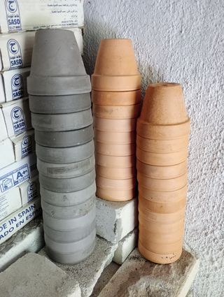 Macetas pequeñas de barro - 33 piezas