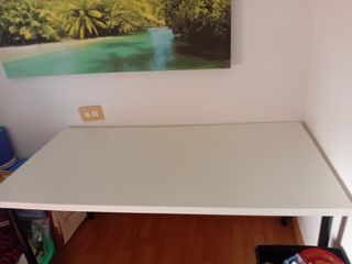 Mesa escritorio blanca y negra