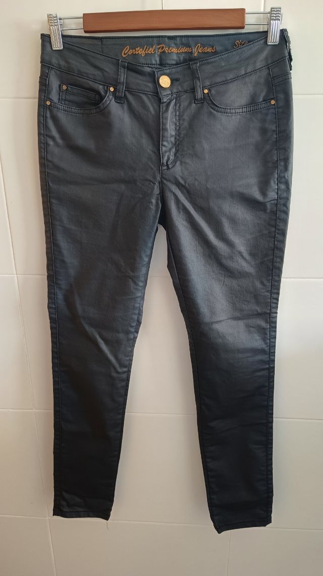 Pantalones polipiel Cortefiel negros