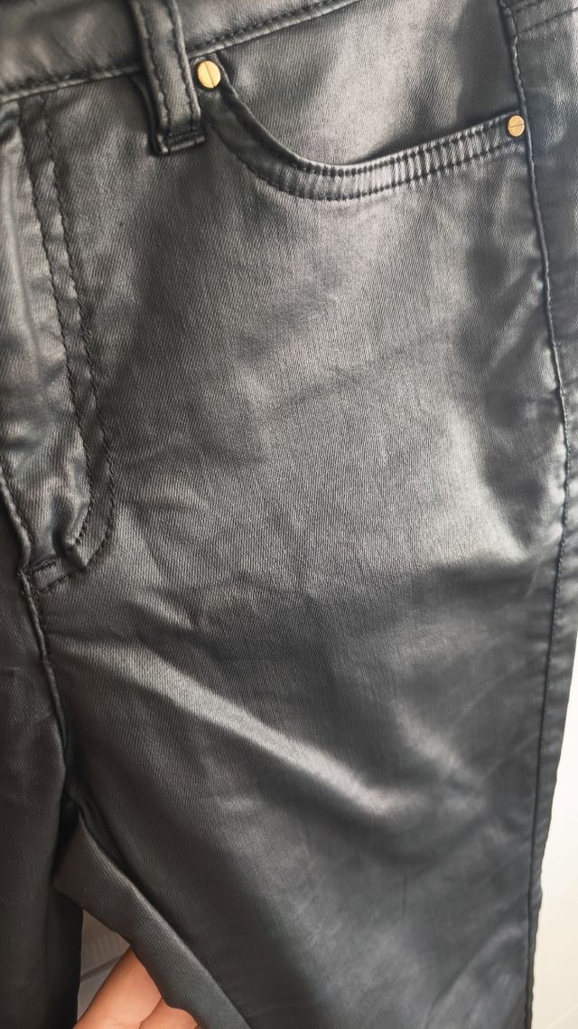 Pantalones polipiel Cortefiel negros