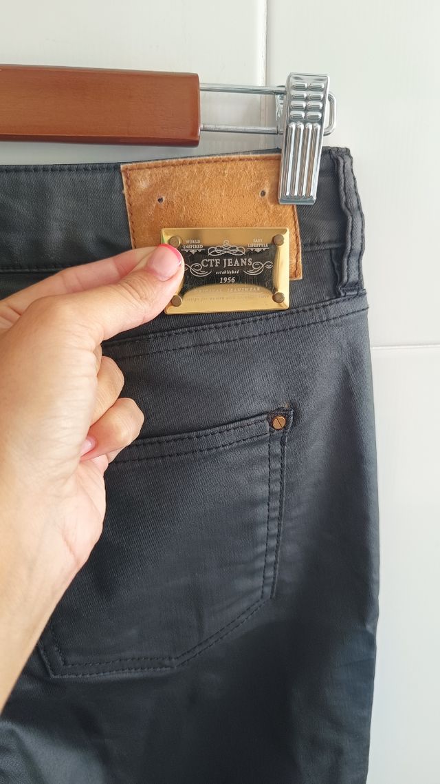 Pantalones polipiel Cortefiel negros