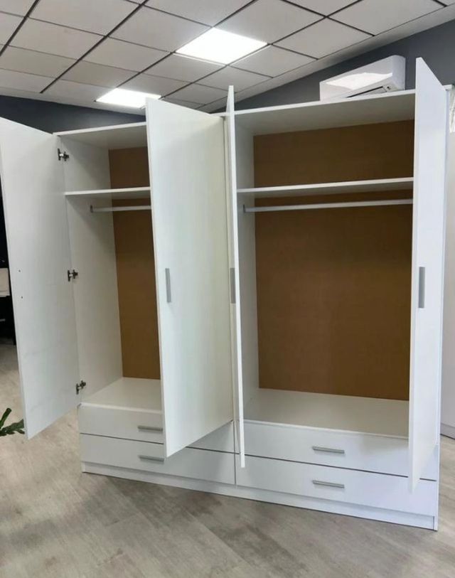 Armario Blanco de 4 Puertas! 200cm x 200cm NUEVOS
