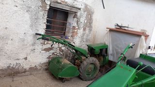 Motocultor pequeño antiguo