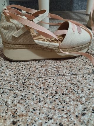 Sandalias niña beige y rosa talla 34