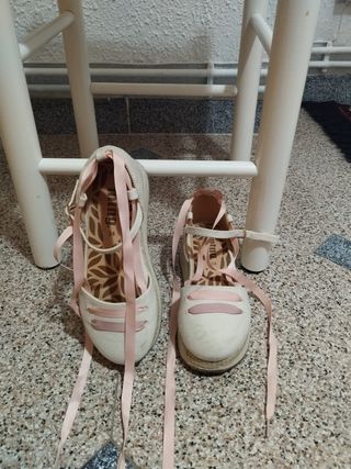 Sandalias niña beige y rosa talla 34
