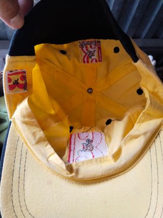 Gorra JB amarilla y negra
