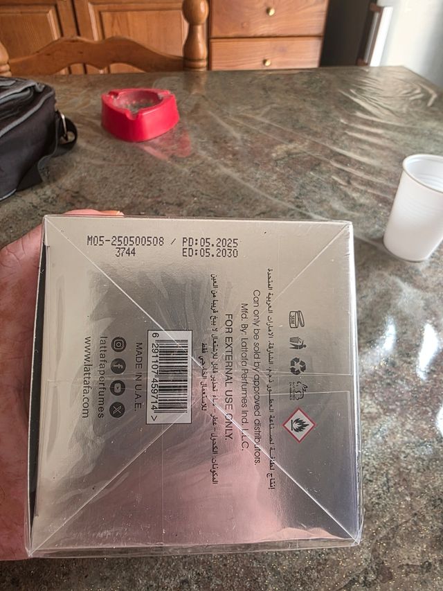 Lattafa Confidential Platinum Eau de Parfum