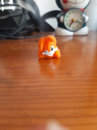 Figura de huevo kinder sorpresa conejo terciopelo