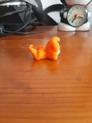 Figura de huevo kinder sorpresa conejo terciopelo