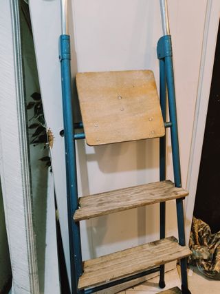 Escalera de madera y metal