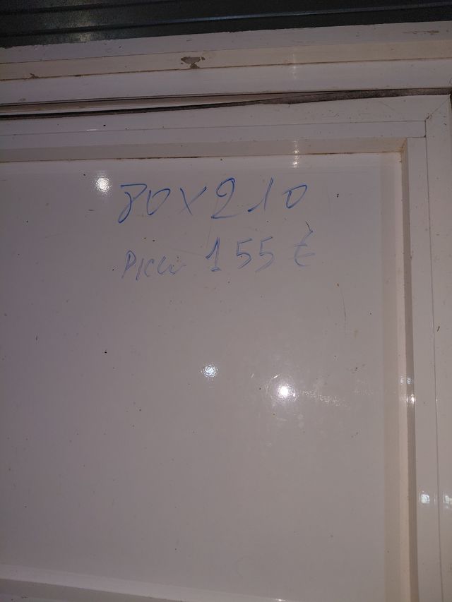 Puerta aluminio blanca - Exterior