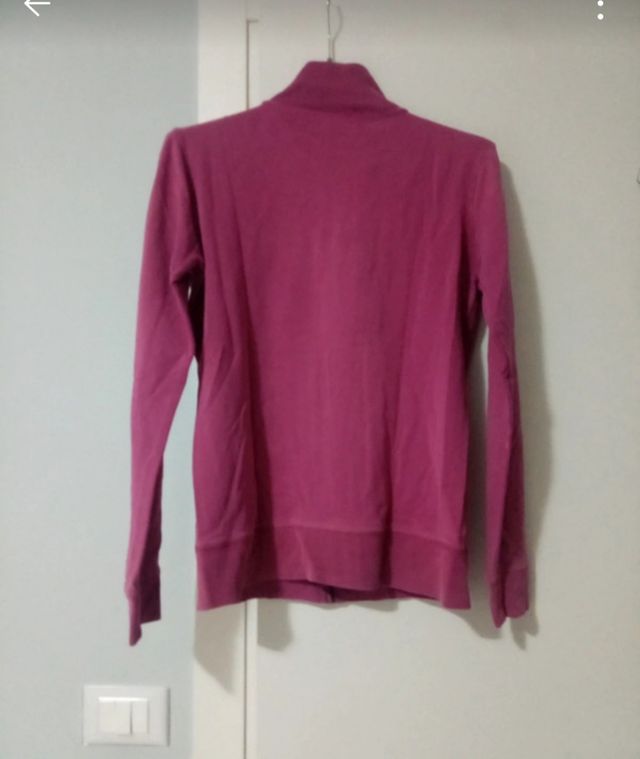 Felpa Guess fucsia con borchie