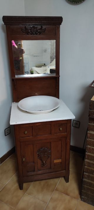 Palanguero antiguo con espejo