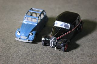 Coppia di auto Citroen d'epoca in metallo
