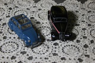 Coppia di auto Citroen d'epoca in metallo