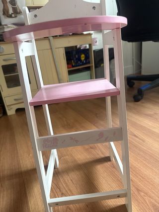 Trona muñecas: blanca y rosa