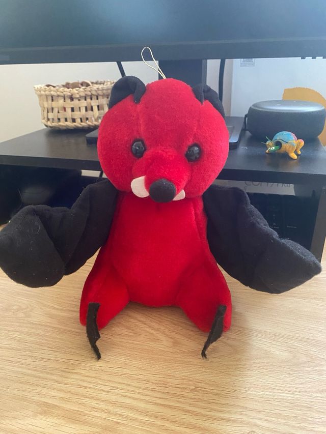 Peluche murciélago rojo