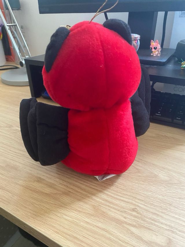 Peluche murciélago rojo
