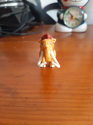 Figura de huevo kinder joy de ice age 2 Ellie