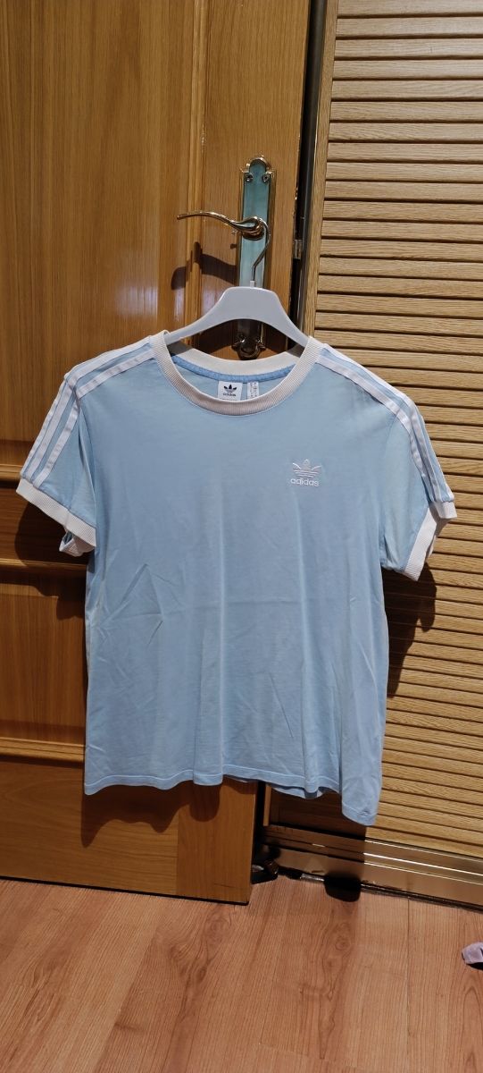 Camiseta Adidas celeste