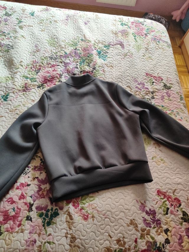 Sudadera gris