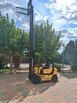 Carretilla elevadora Tecnocar 25 nueva 115 horas