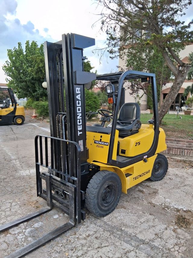 Carretilla elevadora Tecnocar 25 nueva 115 horas