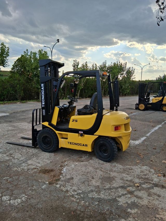 Carretilla elevadora Tecnocar 25 nueva 115 horas