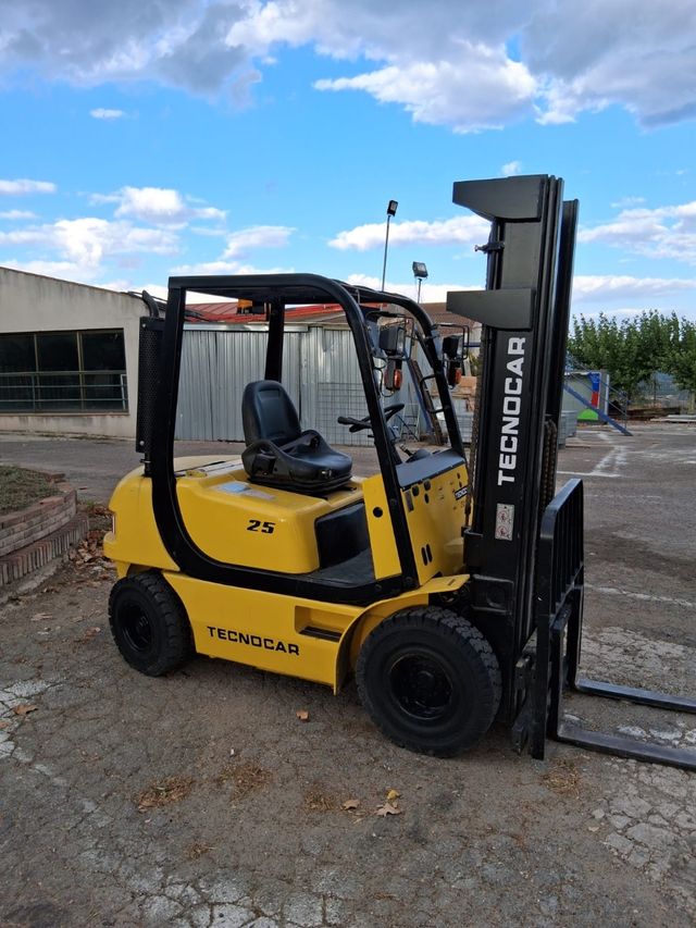 Carretilla elevadora Tecnocar 25 nueva 115 horas