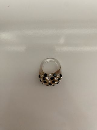 Anillo con pedrería negro y plata