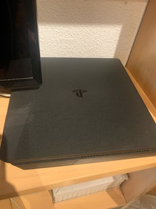 PS4 (PlayStation 4) negra