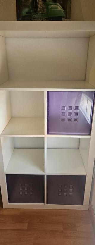 Estanteria infantil blanca y morada
