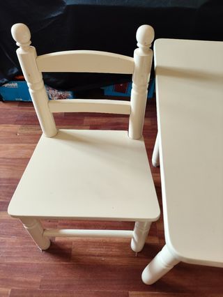 Mesa infantil + 2 sillas madera