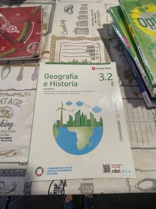 GEOGRAFIA E HISTORIA 3 (3.1-3.2)(COMUNIDAD EN RED)