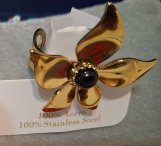 Anillo Flor Con Piedra Negra Brillante En Centro