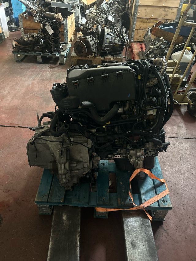 Motor Peugeot con caja de cambios