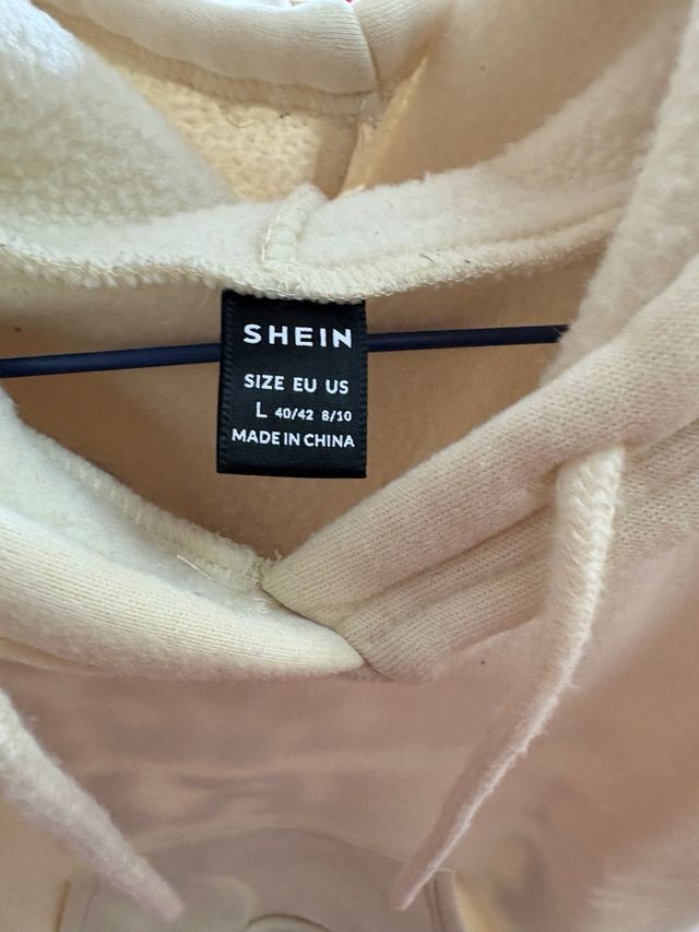 Sudadera beige Shein con letras azules