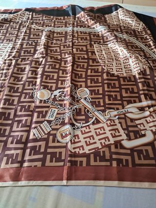 Pañuelo Fendi beige y marrón
