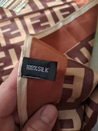 Pañuelo Fendi beige y marrón
