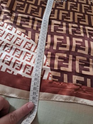 Pañuelo Fendi beige y marrón