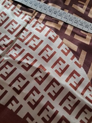 Pañuelo Fendi beige y marrón