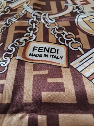Pañuelo Fendi beige y marrón