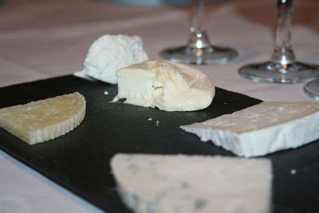 Tast de Formatges maridat amb vins a Domicili