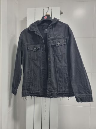 Cazadora vaquera negra Bershka - Talla S