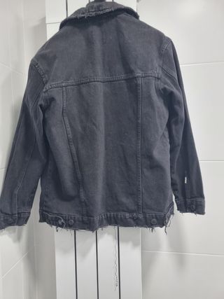 Cazadora vaquera negra Bershka - Talla S