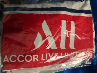 lote de cuatro camisetas y un polo